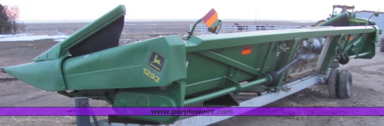 image for item 3020 2001 John Deere 1293 corn header