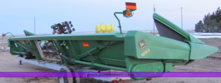 image for item 3020 2001 John Deere 1293 corn header