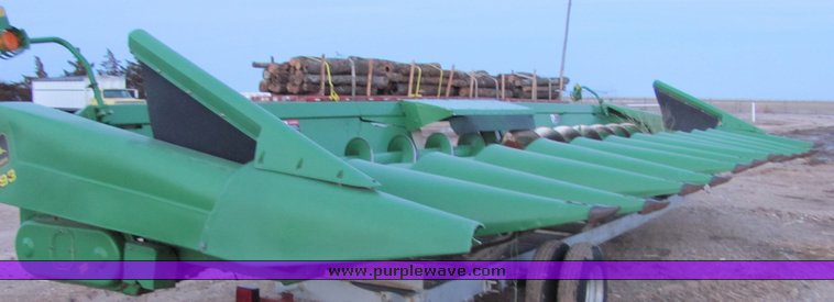 image for item 3020 2001 John Deere 1293 corn header