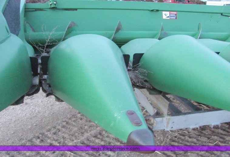 image for item 3020 2001 John Deere 1293 corn header