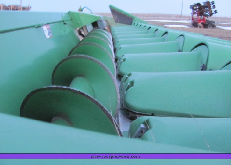image for item 3020 2001 John Deere 1293 corn header