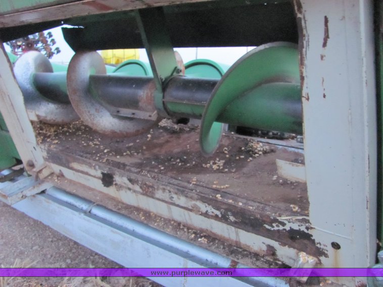 image for item 3020 2001 John Deere 1293 corn header