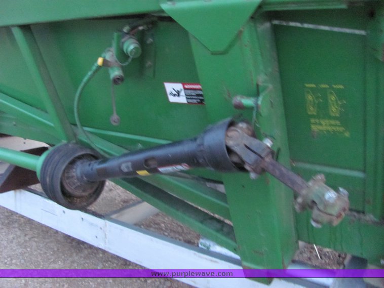 image for item 3020 2001 John Deere 1293 corn header