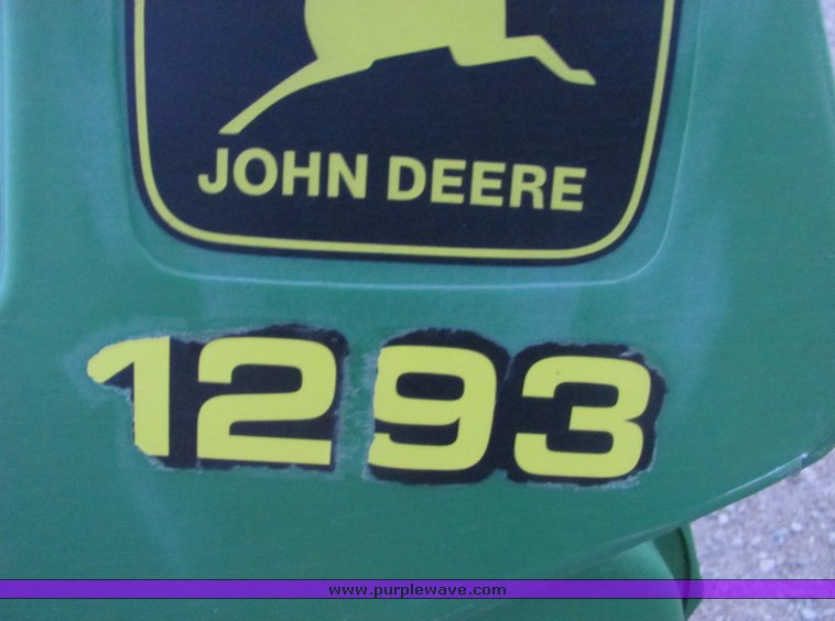 image for item 3020 2001 John Deere 1293 corn header