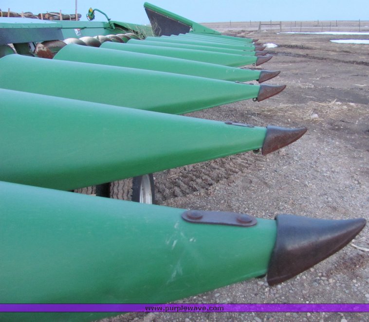 image for item 3020 2001 John Deere 1293 corn header