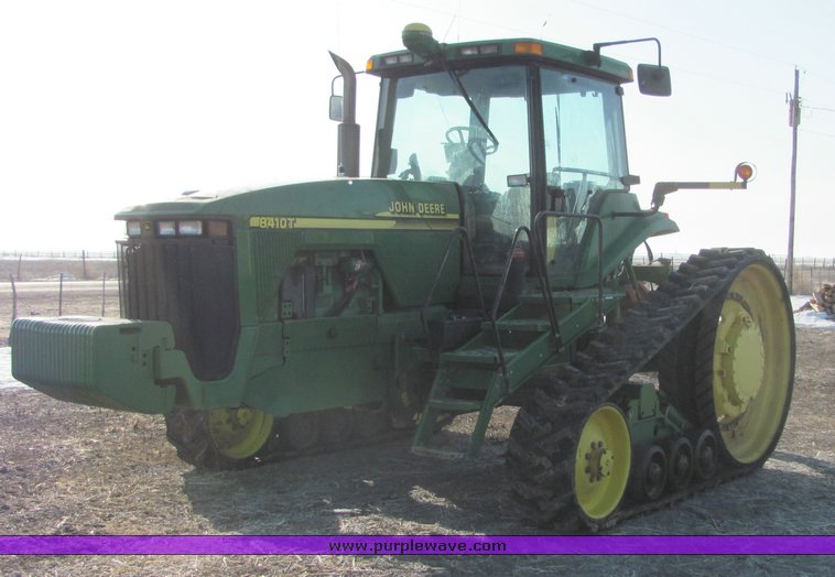 image for item 3022 2000 John Deere 8410T tractor