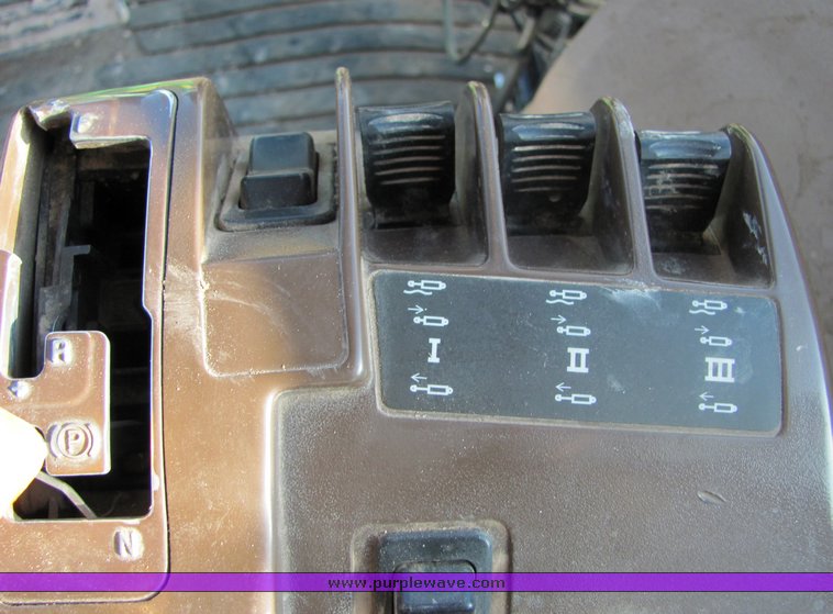 image for item 3022 2000 John Deere 8410T tractor