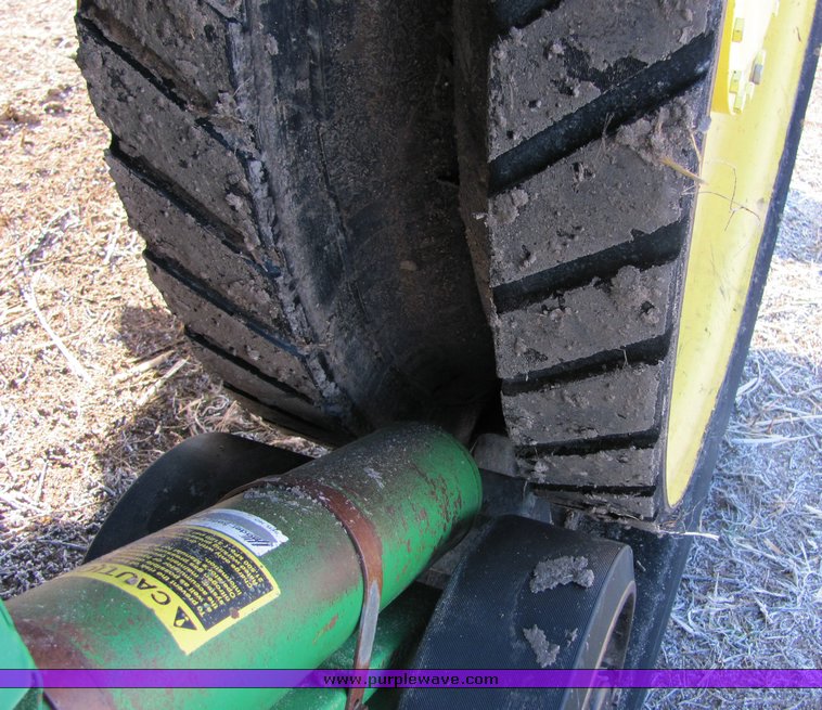 image for item 3022 2000 John Deere 8410T tractor