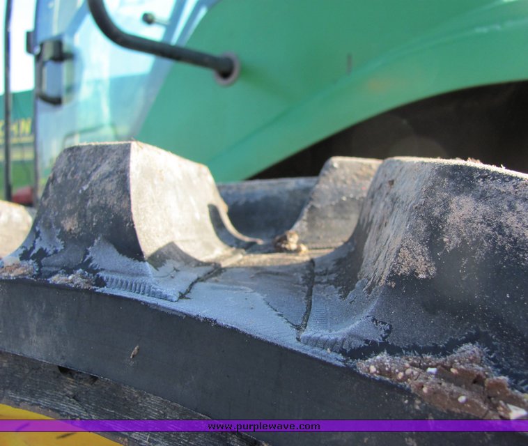 image for item 3022 2000 John Deere 8410T tractor