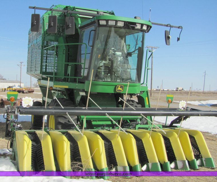 image for item 3025 2005 John Deere 7460 cotton stripper