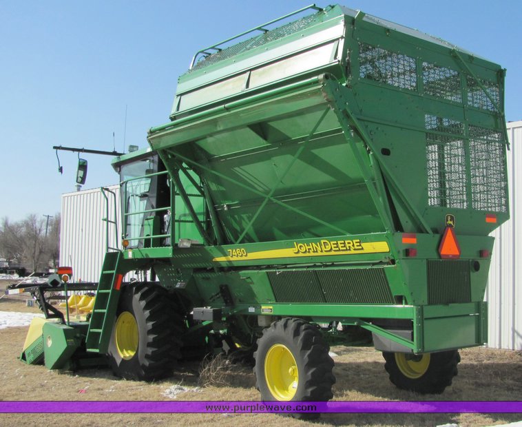 image for item 3025 2005 John Deere 7460 cotton stripper