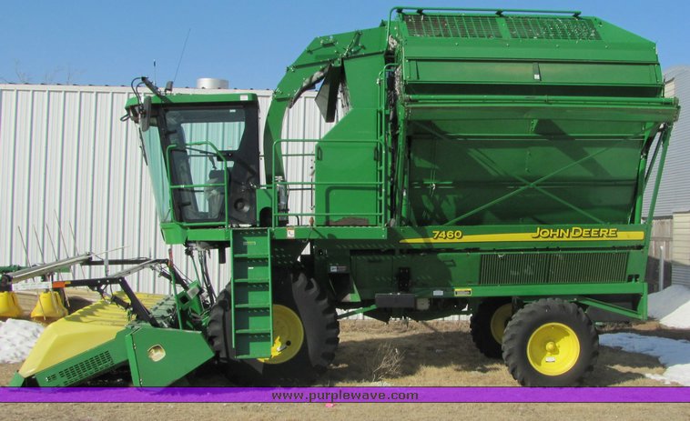 image for item 3025 2005 John Deere 7460 cotton stripper