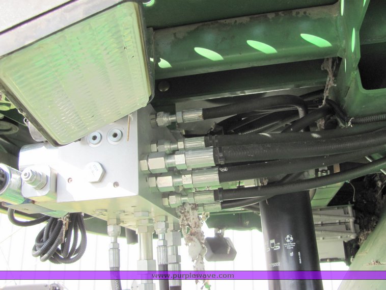 image for item 3025 2005 John Deere 7460 cotton stripper