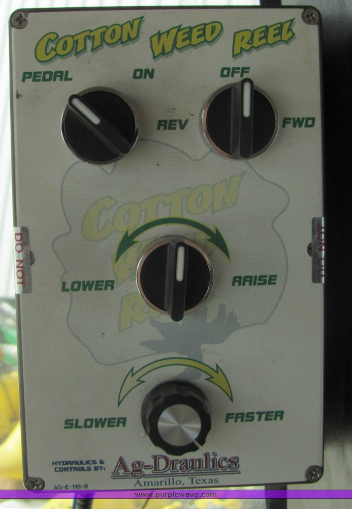 image for item 3025 2005 John Deere 7460 cotton stripper