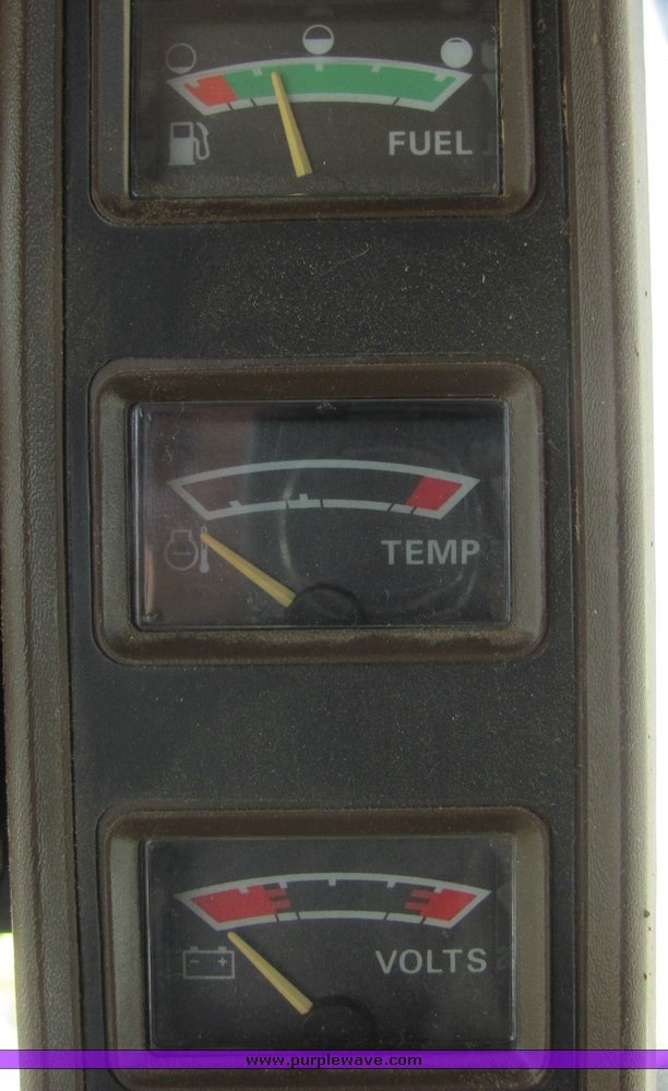 image for item 3025 2005 John Deere 7460 cotton stripper