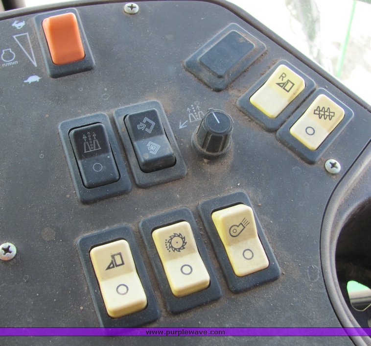 image for item 3025 2005 John Deere 7460 cotton stripper