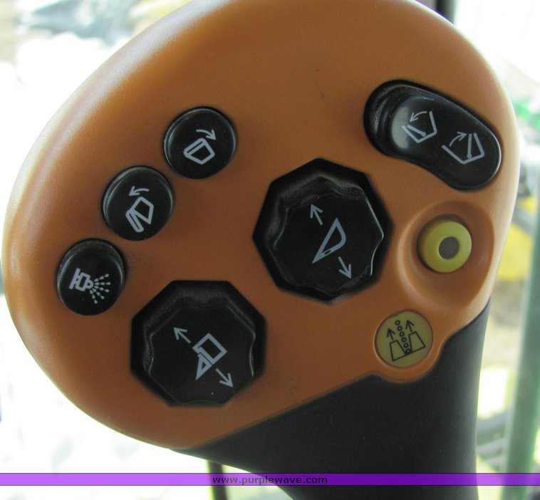 image for item 3025 2005 John Deere 7460 cotton stripper