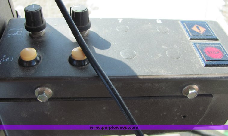 image for item 3025 2005 John Deere 7460 cotton stripper