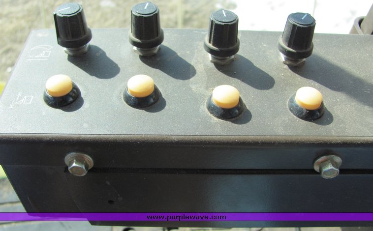 image for item 3025 2005 John Deere 7460 cotton stripper