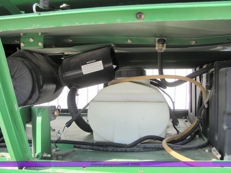 image for item 3025 2005 John Deere 7460 cotton stripper