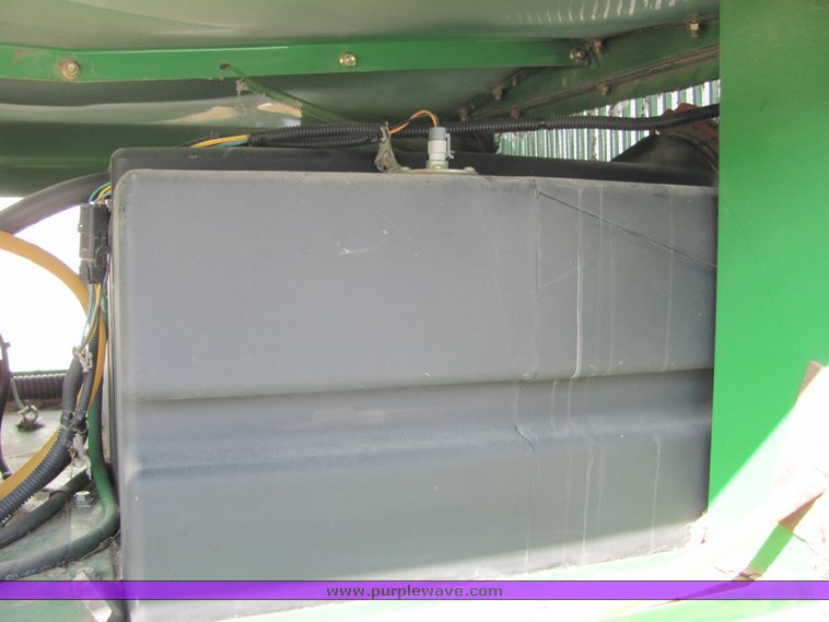 image for item 3025 2005 John Deere 7460 cotton stripper