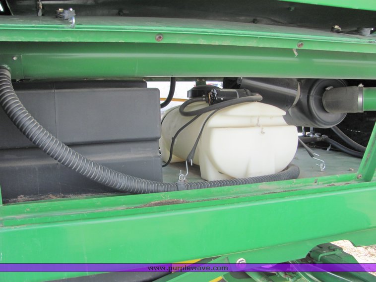 image for item 3025 2005 John Deere 7460 cotton stripper