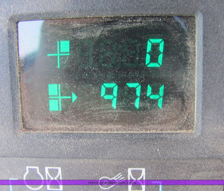 image for item 3025 2005 John Deere 7460 cotton stripper