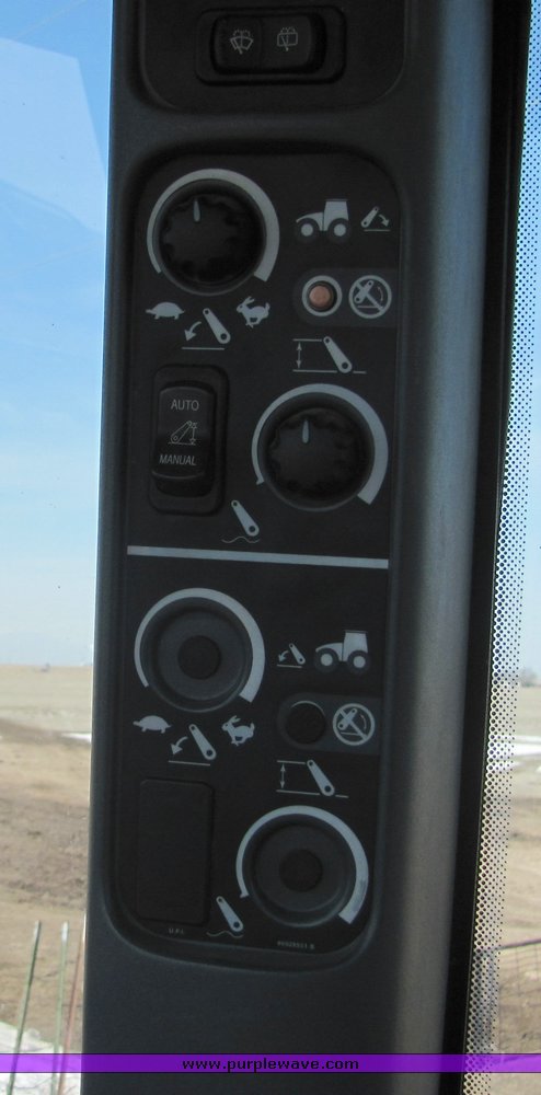 image for item 3034 1999 New Holland TV140 Bidirectional tractor