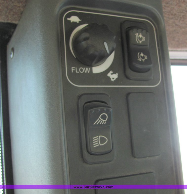 image for item 3034 1999 New Holland TV140 Bidirectional tractor