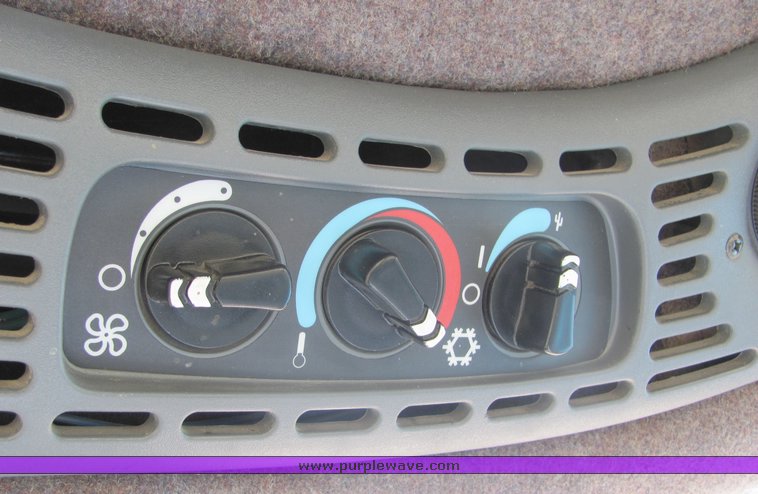 image for item 3034 1999 New Holland TV140 Bidirectional tractor