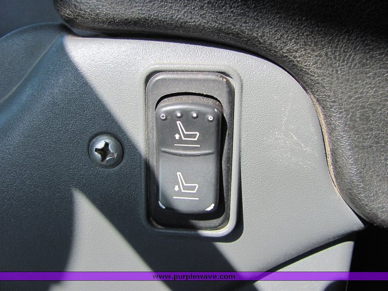 image for item 3034 1999 New Holland TV140 Bidirectional tractor