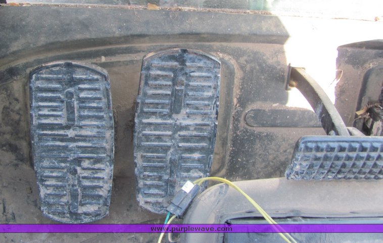 image for item 3034 1999 New Holland TV140 Bidirectional tractor