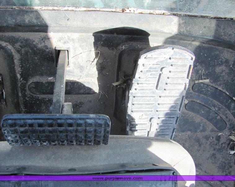 image for item 3034 1999 New Holland TV140 Bidirectional tractor