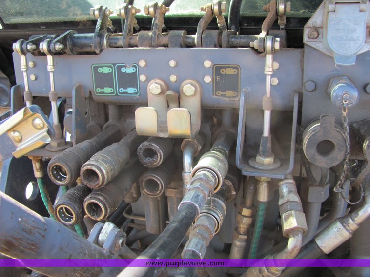 image for item 3034 1999 New Holland TV140 Bidirectional tractor