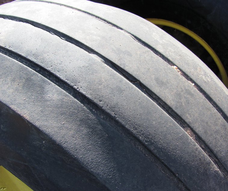 image for item 3037 Sunflower 9432 40' double disc drill