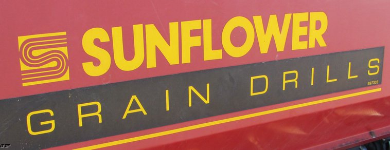 image for item 3037 Sunflower 9432 40' double disc drill