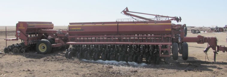 image for item 3037 Sunflower 9432 40' double disc drill