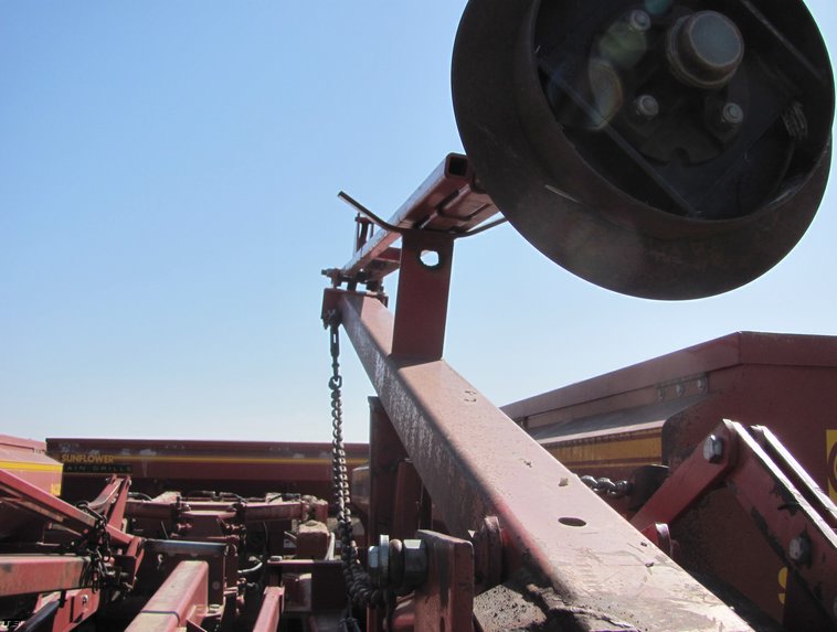 image for item 3037 Sunflower 9432 40' double disc drill