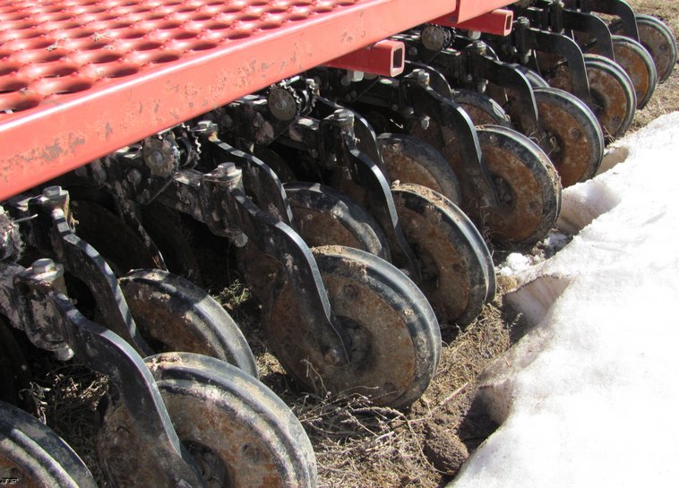 image for item 3037 Sunflower 9432 40' double disc drill