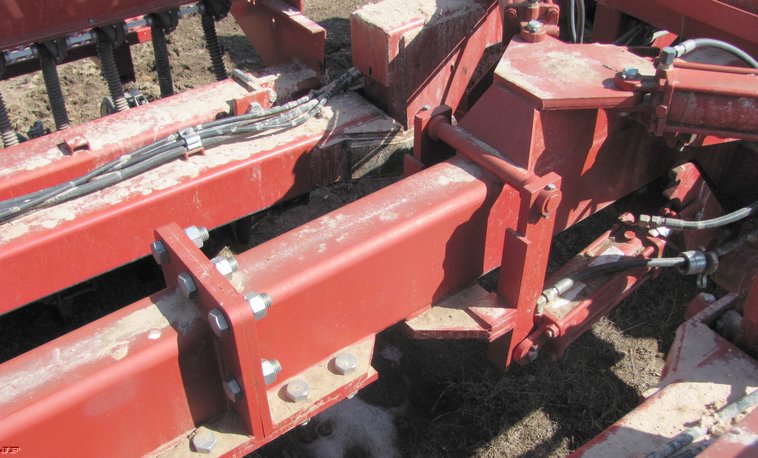 image for item 3037 Sunflower 9432 40' double disc drill