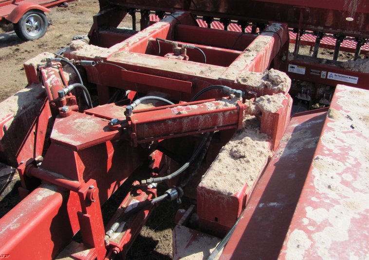 image for item 3037 Sunflower 9432 40' double disc drill