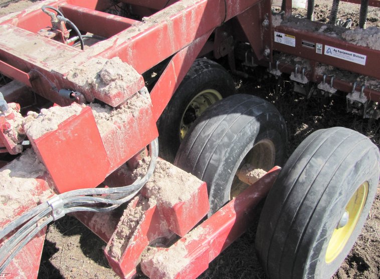 image for item 3037 Sunflower 9432 40' double disc drill