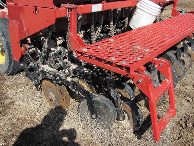 image for item 3037 Sunflower 9432 40' double disc drill