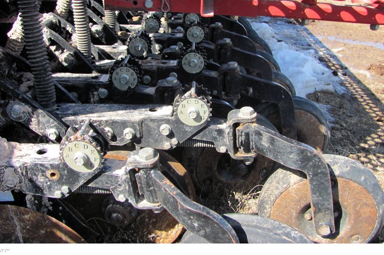 image for item 3037 Sunflower 9432 40' double disc drill