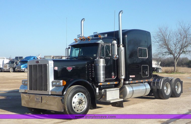 image for item 3999 2003 Peterbilt Conventional 379-127 semi tractor