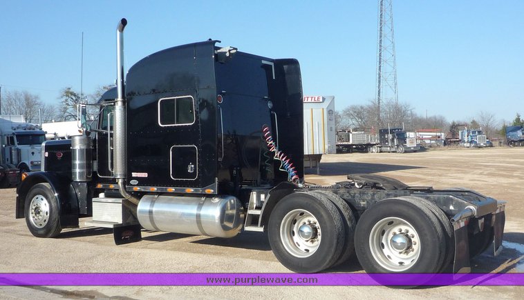 image for item 3999 2003 Peterbilt Conventional 379-127 semi tractor