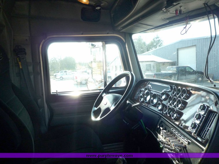 image for item 3999 2003 Peterbilt Conventional 379-127 semi tractor