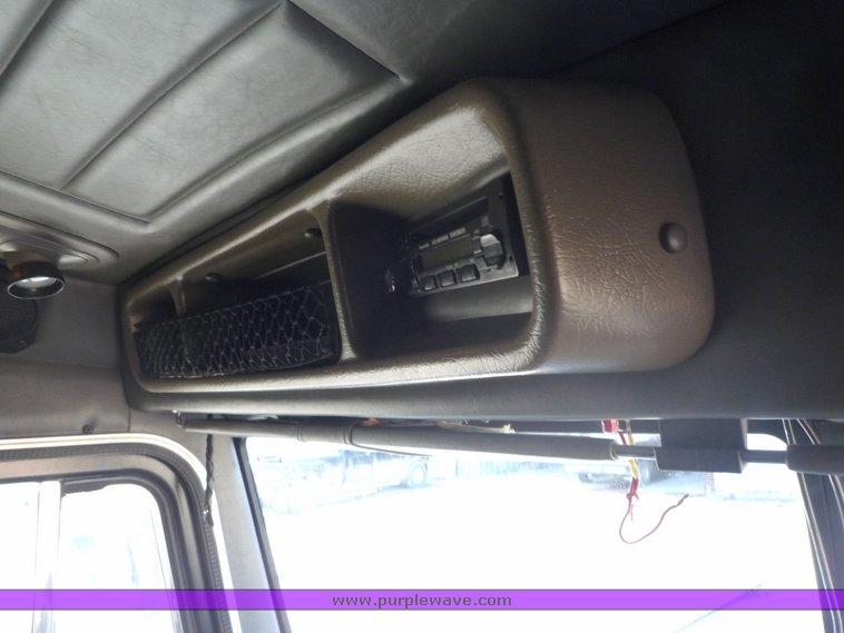 image for item 3999 2003 Peterbilt Conventional 379-127 semi tractor