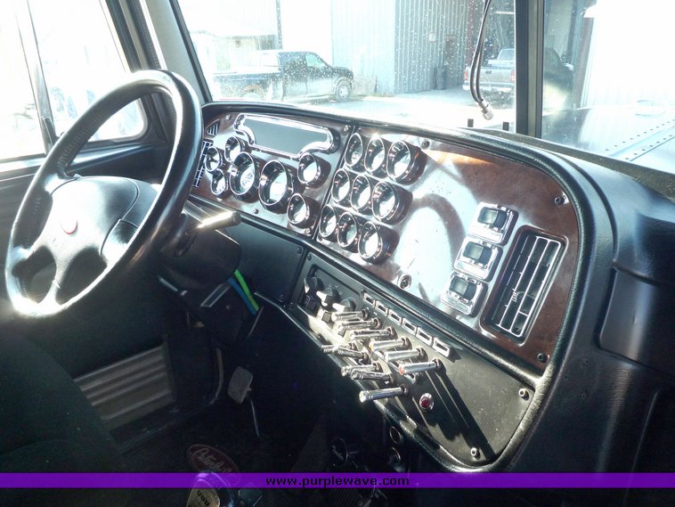 image for item 3999 2003 Peterbilt Conventional 379-127 semi tractor