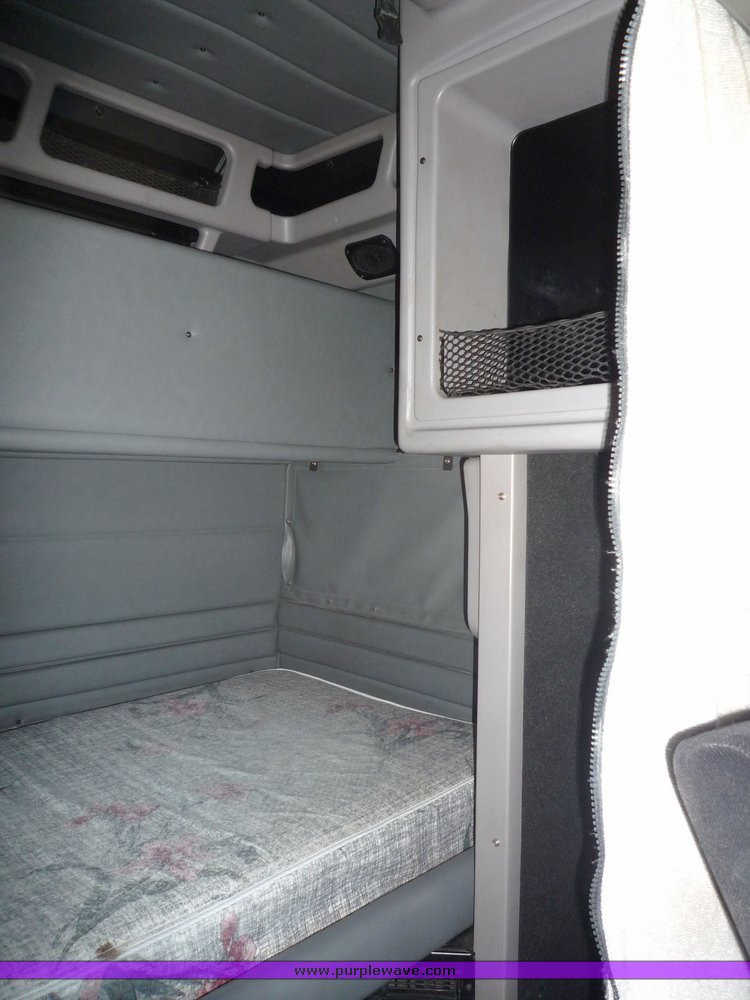 image for item 3999 2003 Peterbilt Conventional 379-127 semi tractor